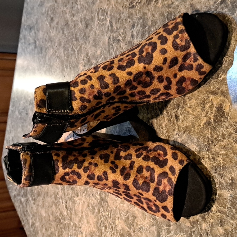 Baretrap leopard shoes